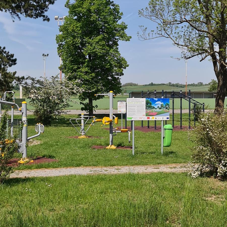 Tiny House Villa Neusiedl an der Zaya Luaran gambar