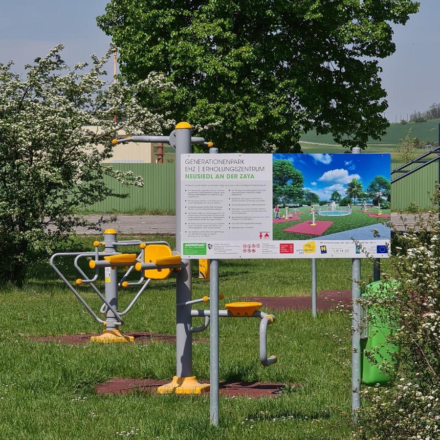 Tiny House Villa Neusiedl an der Zaya Luaran gambar